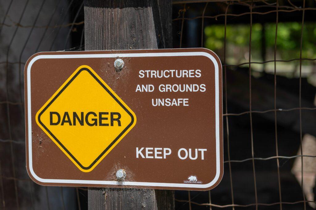 danger keep out sign